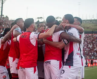 Na emoção! Vitória vence Fluminense no fim e abre distância do Z-4