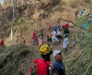 Ônibus capota e deixa dezenas de mortos e feridos