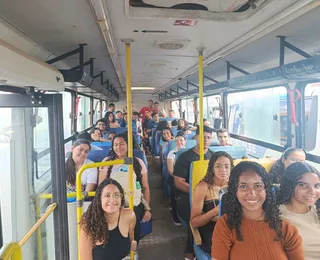 Ônibus gratuitos levam estudantes do interior da Bahia para o Enem 2024