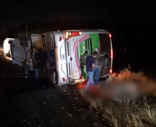 Ônibus que tombou em Catu não tinha licença para viagem