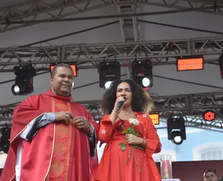 Padre Lázaro Muniz e Mariene de Castro celebram Santa Bárbara e Iansã