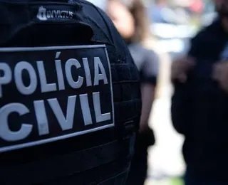 Idoso ataca companheira com foice horas após deixar prisão