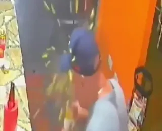 Salgado bomba? Coxinha explode em boca de cliente; veja o vídeo