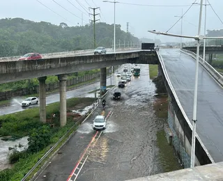 Em alerta máximo e debaixo d'água, sirenes são acionadas em Salvador