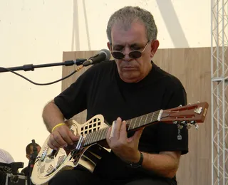 Saudoso guitar hero baiano, Álvaro Assmar ganha alentada biografia