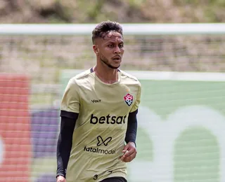 Sem jogar pelo Vitória desde 2022, meia é relacionado por Thiago Carpini