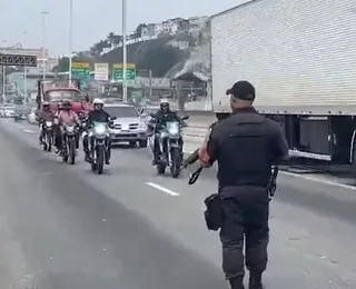 Sobe para três o número de mortos em tiroteio na Avenida Brasil