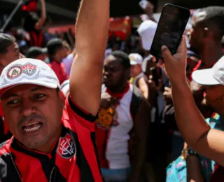 AeroNêgo: torcida do Vitória incentiva atletas antes de confronto direto