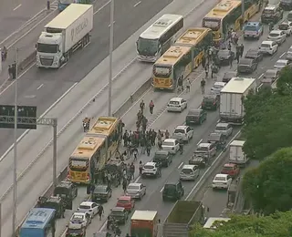 Três pessoas são baleadas durante tiroteio na Avenida Brasil