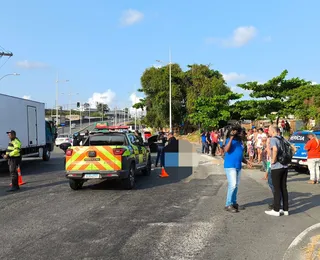 Homem é assassinado a tiros em frente à Estação Pirajá; Veja