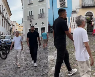 VÍDEO: Caetano Veloso passeia no Pelourinho após show em Salvador