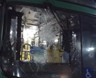 Vandalismo: ônibus é apedrejado durante protesto na Avenida San Martin