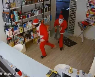 Vídeo: criminosos assaltam loja de eletrônicos vestidos de Papai Noel