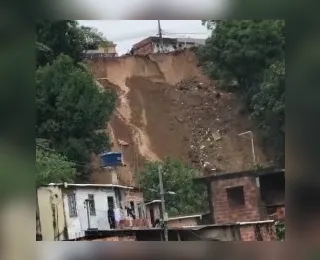 Vídeo: fortes chuvas provocam deslizamento de terra em Cajazeiras 11