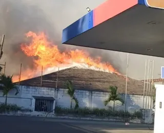 Vídeo: incêndio destrói bar famoso de Feira de Santana