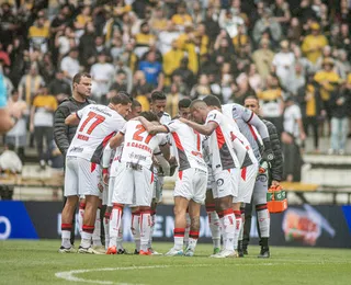 Vitória vence Criciúma e volta a se afastar da zona de rebaixamento