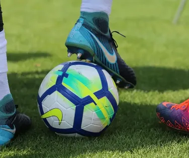 Sinal de alerta no futebol - Imagem