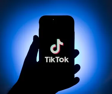 TikTok vai bloquear uso de “filtros de beleza” para menores de 18 anos - Imagem