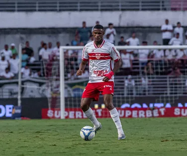 Volante do Vitória é especulado no futebol internacional - Imagem