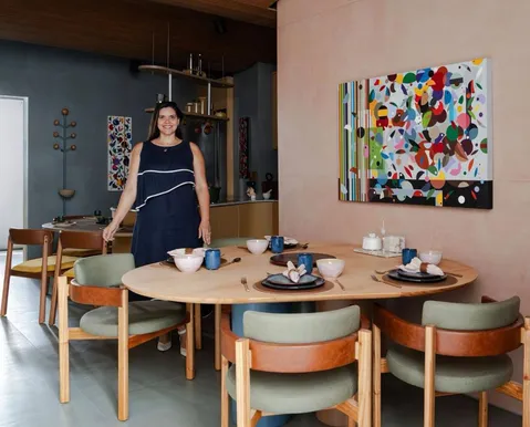 Cozinha 'Dom Amaro' traz arte e memória familiar em projeto de Natália Coelho