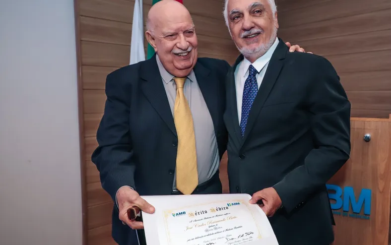 Cardiologista José Carlos Brito recebe diploma do Mérito Médico - Imagem