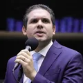 Aliado de Lula prevê vitória tranquila de Hugo Motta na Câmara imagem