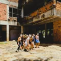 Alunos da Escola de Teatro da Ufba criam arte para clamar pela conclusão de prédio imagem
