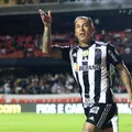 Após acerto com o Vitória, Eduardo Vargas é anunciado pelo Nacional imagem