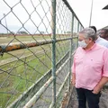 Após visita técnica, prefeito de Camaçari diz que reconstruirá estádio imagem