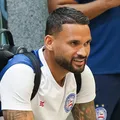 Atacante do Bahia é flagrado em embarque e pode estrear em Juazeiro imagem