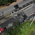 Avião de pequeno porte cai em área de vegetação e mata 2 pessoas imagem
