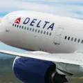 Avião é obrigado a voltar após tripulação sentir fedor intenso imagem