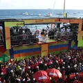 Bell Marques doa R$ 6 mil a ambulantes após quebra de isopor imagem