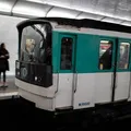 Bomba da 2ª Guerra Mundial paralisa maior estação de trem de Paris imagem