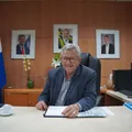 Caetano sanciona lei que reajusta salário dos professores em Camaçari imagem