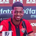 Carlinhos avalia titularidade e revela "inspiração" em Alerrandro imagem
