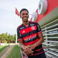 Carlinhos está regularizado e já pode estrear pelo Vitória imagem