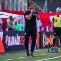 Carpini avalia possível zaga titular após saída de capitão: "Satisfeito" imagem