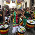 Celebrando as raízes jamaicanas, Olodum Mirim desfila pelas ruas do Pelô imagem
