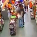Celular explode no bolso de mulher que fazia compras; assista vídeo imagem