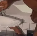 Chuveiro expolde no rosto de Davi enquanto ex-BBB trocava o chuveiro imagem