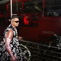 "Começa oficialmente o Carnaval", diz Xanddy ao arrastar multidão imagem