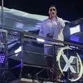 Dia de samba: Xanddy Harmonia arrasta multidão com trio pipoca imagem