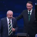 "Ele está com medo", dispara Lula sobre futuro de Bolsonaro imagem