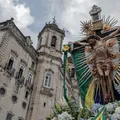 Fiéis celebram chegada da imagem do Senhor do Bonfim à Colina Sagrada imagem