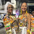 Foliões se concentram no Curuzu para acompanhar a saída do Ilê Aiyê imagem