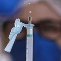 Governo Federal anuncia primeira vacina 100% nacional contra a dengue imagem