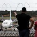 Governo diz trabalhar com EUA para dar 'dignidade' a deportados imagem