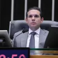 Hugo Motta descarta analisar pedido de impeachment de Lula na Câmara imagem