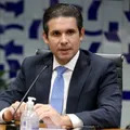 Hugo Motta diz que 'boné serve para proteger a cabeça do sol' imagem